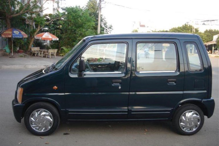 Suzuki Wagon R+ sở hữu động cơ xăng 4 xi-lanh 1.0l tương đối mạnh mẽ và tiết kiệm. Ảnh minh họa