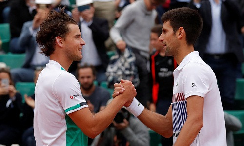 Thiem lần đầu đánh bại Djokovic sau sáu lần chạm trán. Ảnh: Reuters.