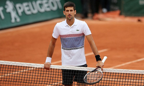 Djokovic tiếp tục cho thấy sự bất ổn về tâm lý, điều đã đeo bám anh trong hơn nửa năm qua. Ảnh: Reuters.