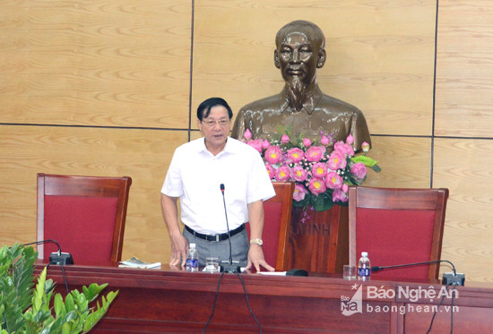 Đồng chí Lê Minh Thông - Ủy viên BTV tỉnh ủy, Phó Chủ tịch UBND tỉnh yêu cầu Sở Y tế cần phải xây dựng kế hoạch với mục tiêu cụ thể từng năm trên cơ sở bám sát tình hình thực tế từng năm, cũng như có phương án nguồn lực kèm theo. Ảnh: Thanh Sơn