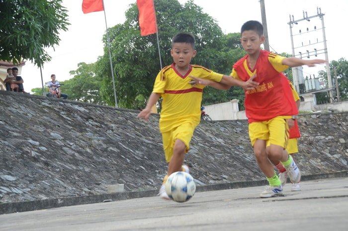 Chủ đầu tư tập trung thi công tại dự án khu chung cư cao tầng, nhà ở xã hội và nhà trẻ Kim Thi. Ảnh: Cảnh Nam