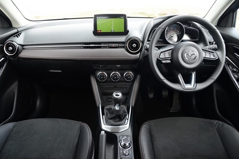 mazda2 tech edition dac biet gia 441 trieu dong hinh anh 3