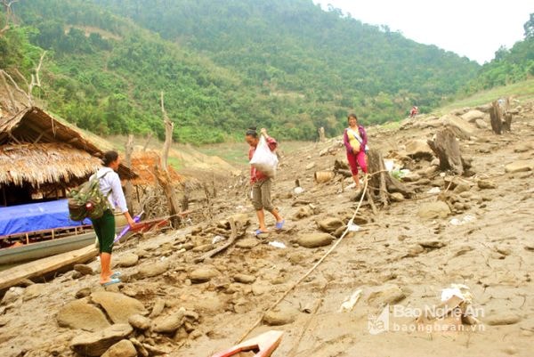  Đường vào Hữu Khuông, vùng đấy chánh tổng Lang Văn Át cai quản gần 80 năm về trước. Ảnh: Hữu Vi