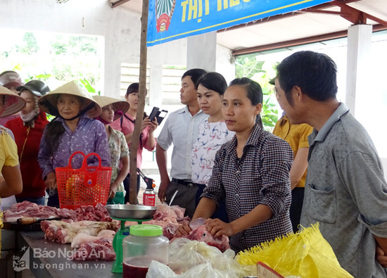 Giải cứu thịt lợn ở Yên Thành