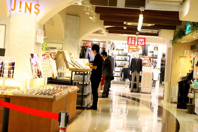 Người dân Nhật Bản nổi tiếng là những khách hàng khó tính và luôn yêu thích những trải nghiệm mới mẻ. Do vậy, các công ty hoạt động tại quốc gia này luôn chú trọng tới việc cho ra đời các sản phẩm mang tính độc đáo nhằm thu hút người dân chi tiền vào công cuộc mua sắm hằng ngày.