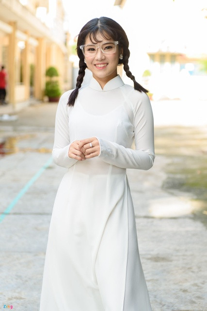 Hoàng Yến Chibi với tạo hình nữ sinh như trong phim. 