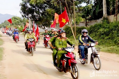 Diễu hành tuyên truyền phòng chống ma túy. Ảnh: Diễm Hằng