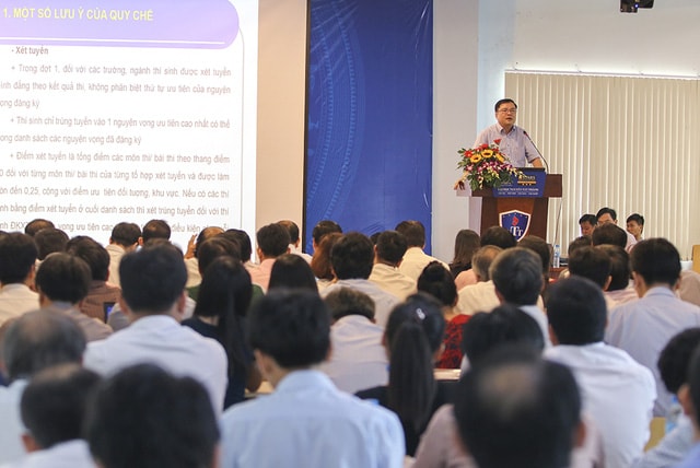 PGS-TS Trần Anh Tuấn, Phó Vụ trưởng Vụ Giáo dục Đại học chia sẻ các vấn đề của tuyển sinh trong năm 2017