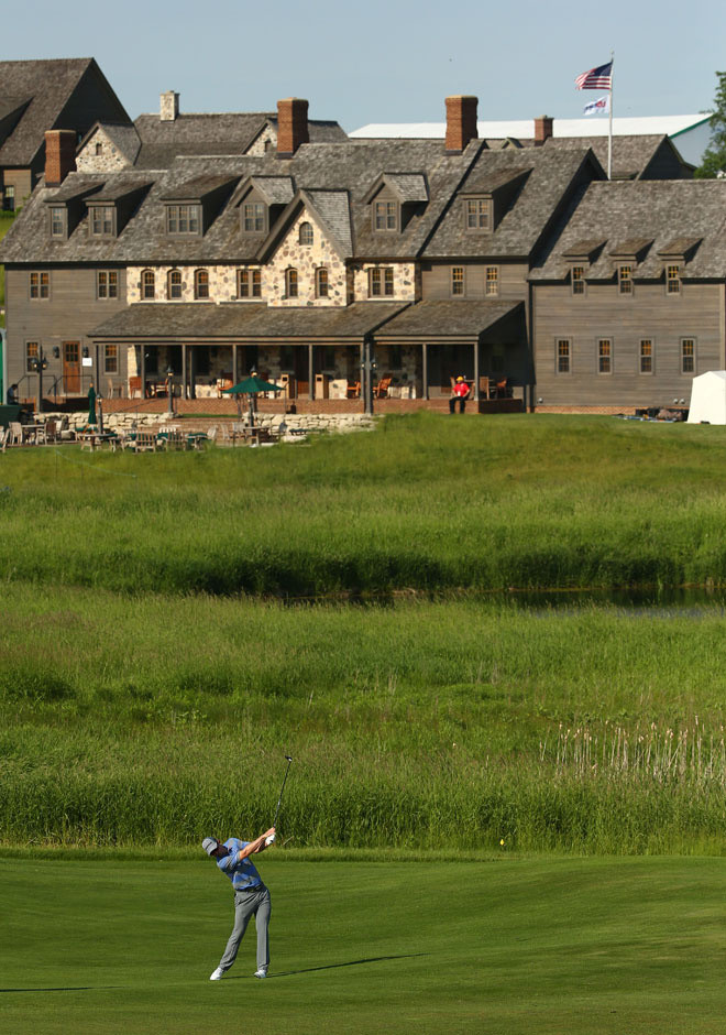 Fairway rộng, vào khoảng 50-60 yard. Rory McIlroy nhận xét sân Erin Hills có thể là sân có fairway rộng nhất tại các sân tổ chức sự kiện PGA Tour. Giám đốc điều hành USGA Mike Davis nhận xét nếu so với các sân Winged Foot, Pebble Beach hay Oakmont, fairway của Erin Hills thậm chí có thể rộng hơn 50%.