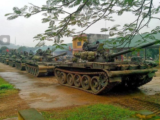 Về mặt trang bị vũ khí, Quân đội Nhân dân Việt Nam hiện có khoảng 1.545 chiếc xe tăng, 3.150 xe thiết giáp, pháo tự hành 524 khẩu, 2.200 khẩu pháo kéo và 1.100 khẩu pháo phản lực. Nguồn ảnh: Datviet.