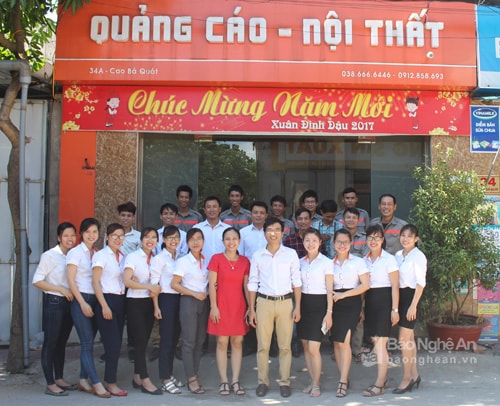 Đội ngũ cán bộ, nhân viên Công ty TNNHH Thương mại và Công nghệ Kim Long. Ảnh: Đinh Nguyệt