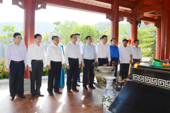 Sáng cùng ngày, đồng chí Trưởng Ban Tổ chức Trung ương cùng đoàn công tác về thăm Khu di tích lịch sử Truông Bồn (huyện Đô Lương). Ảnh: Thu Giang