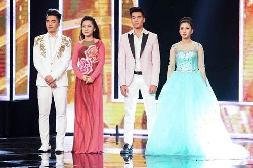 Top 4 thi sinh từ trái sang: Triều Quân, Phương Liên, Ngọc Sơn, Hellen Thuỷ.
