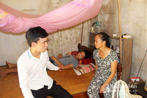 Trịnh Văn Hiếu thăm hỏi và động viên em Nguyễn Trọng Hậu tại gia đình
