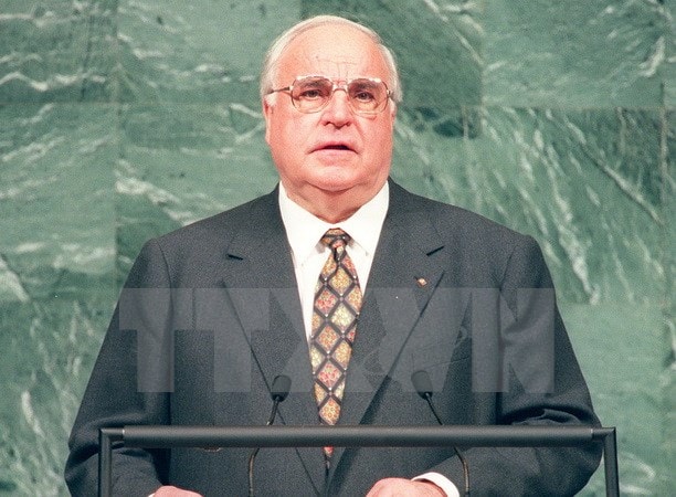 Ông Helmut Kohl là Thủ tướng Đức có nhiệm kỳ dài nhất kể từ sau chiến tranh (1982-1998). Ông từ trần ngày 16/6 tại nhà riêng ở Ludwigshafen, bang Rheinland-Pfalz thuộc miền Tây nước Đức, ở tuổi 87.