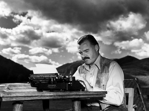 Tác giả có nhuận bút bài báo cao nhất là Ernest Hemingway (Mỹ).