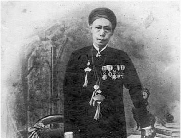 Nhà bác học Trương Vĩnh Ký (1837 - 1898) người Vĩnh Thanh, Tân Minh, Vĩnh Long (nay thuộc Bến Tre) là người sáng lập, Tổng biên tập đầu tiên của tờ Gia Định Báo.