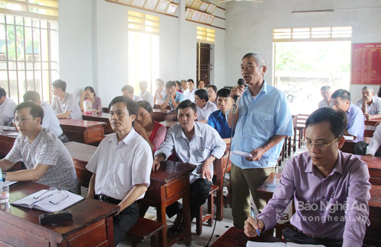 Ông Trần Văn Mão - Ủy viên Thường trực HĐND tỉnh, chủ trì cuộc làm việc, nhấn mạnh, tành phố Vinh cần tăng cường đối thoại với công dân