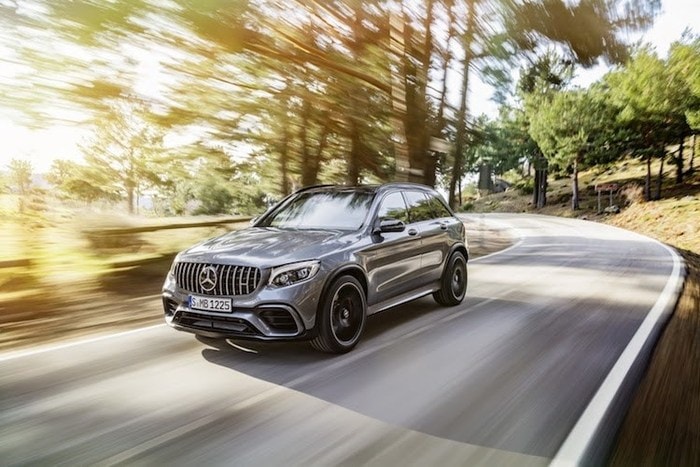 Giống như các dòng Mercedes-AMG khác, bao gồm cả siêu xe AMG GT, GLC 63 AMG cũng được trang bị động cơ 4.0l V8 tăng áp kép với công suất 469 mã lực/650 Nm trên bản thường và 503 mã lực/700 Nm trên bản GLC 63S. Kết hợp với động cơ là hộp số 9 cấp AMG Speedshift lấy từ chiếc Mercedes-AMG E63S.