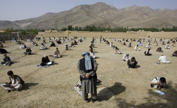 Kỳ thi cuối năm ở một trường thuộc làng Sagarkhel, tỉnh miền núi Wardak, Afghanistan.