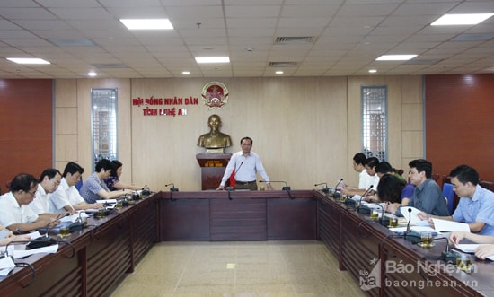 Đồng chí Phan Đức Đồng - Tỉnh ủy viên, Trưởng ban Nội chính Tỉnh ủy, Trưởng ban Pháp chế HĐND tỉnh tham gia bổ sung quy chế hoạt động của HĐND tỉnh