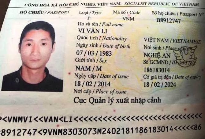 Hộ chiếu của anh anh Vi Văn Li ở Lào. 