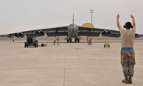 Máy bay B-52 của Mỹ tại căn cứ không quân al-Udeid, Qatar. Ảnh: Reuters.