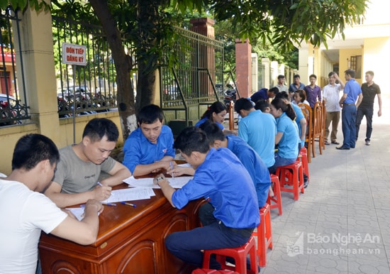 Chương trình hiến máu nhân đạo năm nay thu hút gần 300 đoàn viên, thanh niên Khối Doanh nghiệp tham gia.