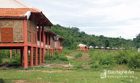 Điểm TĐC (Tái định cư) Kẻ Tắt này nằm trong Đề án Bảo tồn và phát triển tộc người Đan Lai sinh sống tại vùng lõi Vườn Quốc gia Pù Mát - Con Cuông. Nó được khởi công từ đầu năm 2012, và dự kiến đến năm 2014 thì sẽ hoàn thành và di dời người dân đến nơi ở mới này.