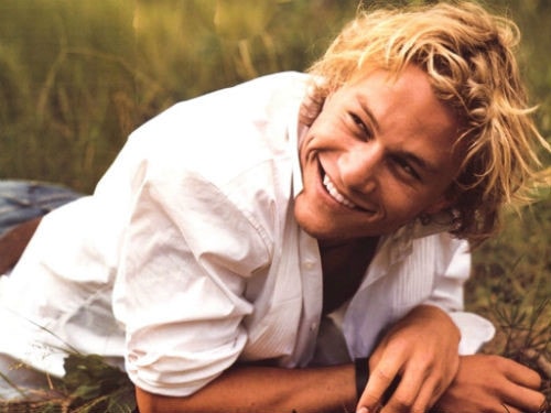 Năm 2008, các bác sỹ đã không thể giúp Heath Ledger hồi tỉnh sau khi nam diễn viên này được người giúp việc tìm thấy bất tỉnh trên giường ở căn hộ của anh ở New York. Heath Ledger, 28 tuổi được các bác sỹ kết luận chết vì ngộ độc do sự kết hợp của 6 loại chất gây nghiện khác nhau.