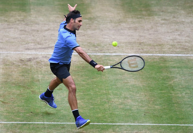 Federer hoàn toàn áp đảo tay vợt trẻ trong trận chung kết. Ảnh: AFP