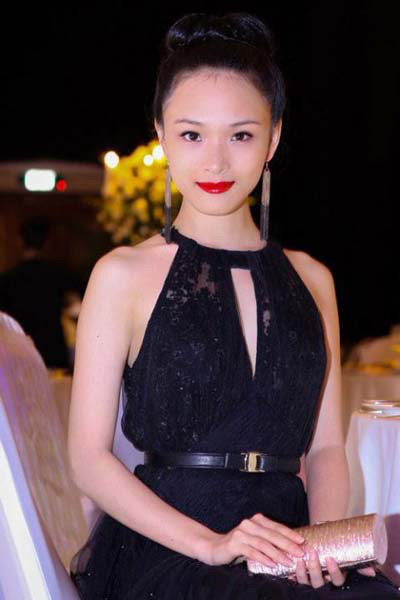 Nhan sắc của hoa hậu thế giới người Việt tại Nga được so sánh với minh tinh hạng A Chương Tử Di