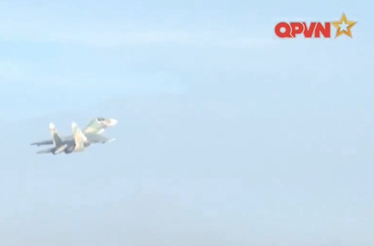 Trong ảnh, Su-27UBK 8526 cất cánh tham gia huấn luyện. Nguồn ảnh: Kênh QPVN