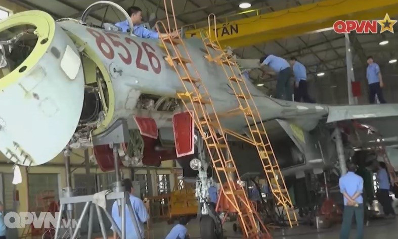 Trước đó, vào cuối năm 2016, báo QĐND, kênh Quốc phòng Việt Nam đã đăng tải thông tin rằng trong 5 năm (2011-2015), nhà máy A32 đã sửa chữa tăng hạn trên 20 năm cho 5 máy bay tiêm kích Su-27.
