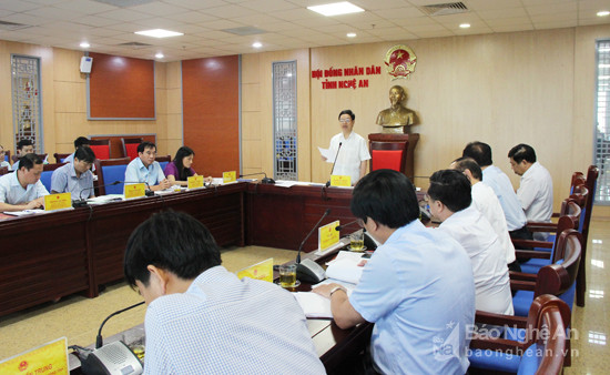 Đồng chí Nguyễn Xuân Sơn - Phó Bí thư Thường trực Tỉnh ủy, Chủ tịch HĐND tỉnh chủ trì cuộc họp