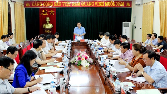 Toàn cảnh cuộc làm việc của Ban thường vụ Tỉnh ủy. Ảnh: Nguyên Sơn