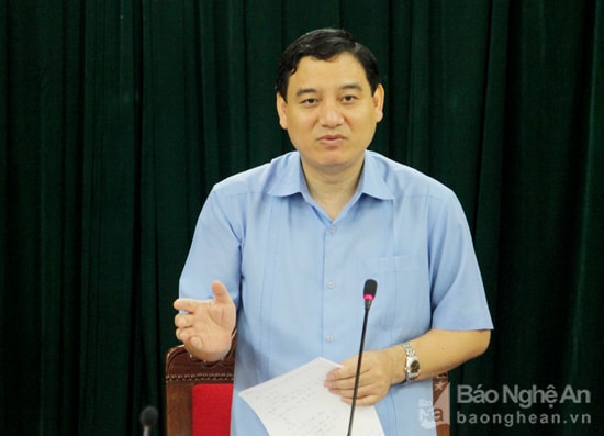 Đồng chí Nguyễn Đắc Vinh giao nhiệm vụ cho các cấp ngành tích cực cải cách hành chính, tập trung cao cho mục tiêu phát triển. Ảnh: Nguyên Sơn