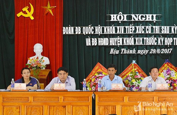 Các đại biểu chủ trì hội nghị. Ảnh: Thu Giang