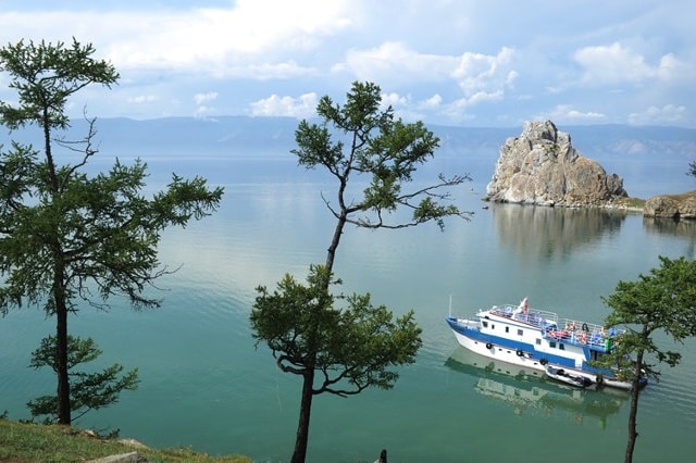 Hồ Baikal ở Siberia của Nga là hồ có lâu đời nhất và  chiếm 1/5 trữ lượng nước ngọt của toàn thế giới. Hồ Baikan chỉ lớn bằng một nửa hồ Michigan của Mỹ, nhưng lại là hồ sâu nhất thế giới, với độ sâu 5.387 feet (1.642 m).