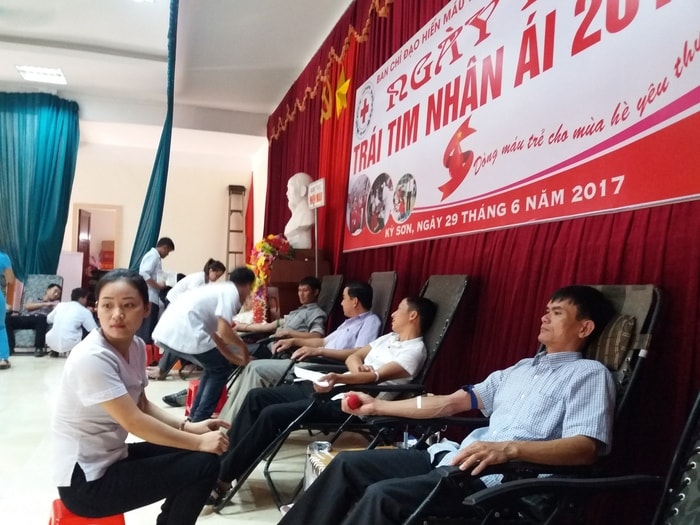 hiến máu tình nguyện 