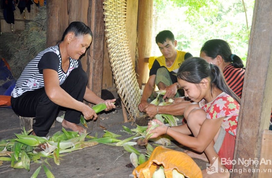 người dân Phá Đáy và 38 bản còn lại ở huyện Qùy Châu được thụ hưởng nguồn “ánh sáng văn minh”. 