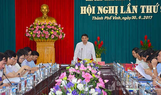 Bí thư Tỉnh ủy Nguyễn Đắc Vinh chủ trì cuộc làm việc. Ảnh Thành Duy