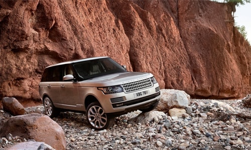 Khoảng sáng gầm của Land Rover Range Rover từ 220-295 mm.