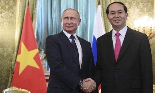 Chủ tịch nước Trần Đại Quang (phải) hội đàm với Tổng thống Nga Putin. Ảnh: Reuters