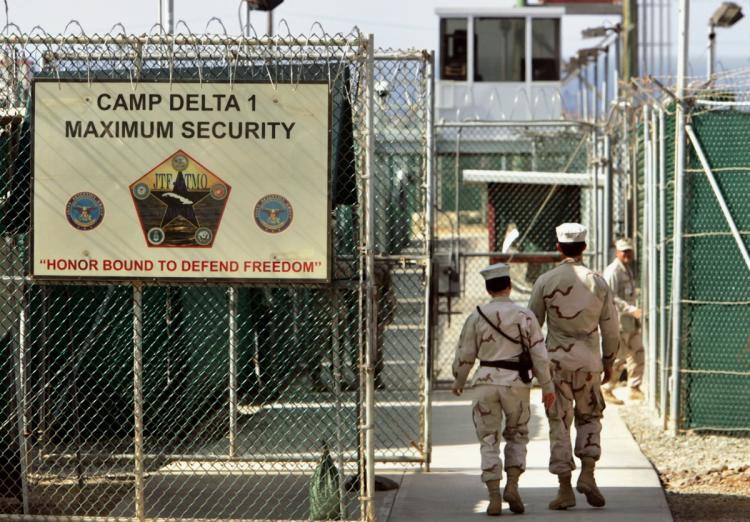 Nhà tù Guantanamo Bay, Mỹ: Nhà tù này nằm trong khu căn cứ quân sự Guantanamo Bay của Mỹ. Nơi đây giam giữ những tù nhân nguy hiểm với hệ thống giám sát chặt chẽ và nhiều hình thức canh phòng cẩn mật. Mỹ thuê khu vực này của Cuba theo một hiệp ước chỉ có thể phá bỏ khi cả hai bên đồng ý - điều có lẽ còn lâu mới xảy ra. Ảnh: NY Daily News.