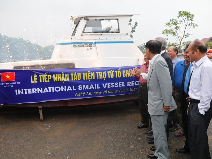 Tổ chức ISVRP tặng tàu Hamakaze cho tỉnh Nghệ An. Ảnh: Thanh Lê