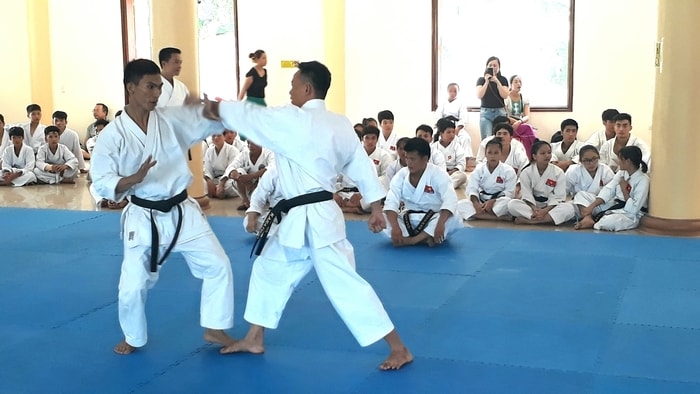 Các võ sinh tham gia thi đấu đai đẳng. Ảnh: 