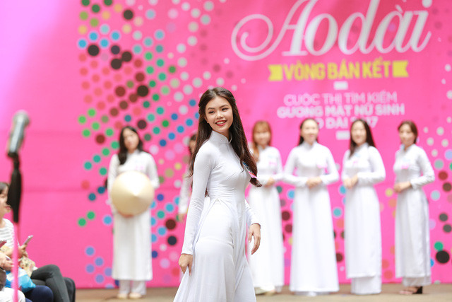 60 nữ sinh trong cả nước cùng khoe sắc trong trang phục áo dài trắng.