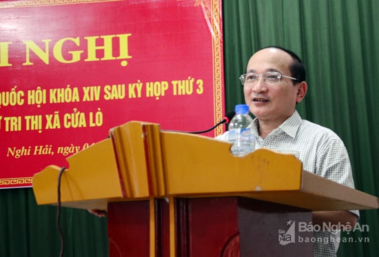 Ông Nguyễn Thanh Hiền- Phó Trưởng Đoàn ĐBQH tỉnh tiếp thu ghi nhận ý kiến của tỉnh và các sở, ban, ngành và các địa phương.