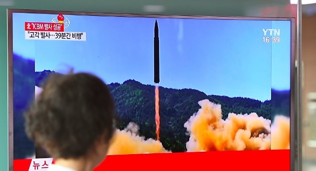 Truyền thông Triều Tiên đưa tin nước này phóng thử ICBM ngày 4/7. Ảnh: AFP